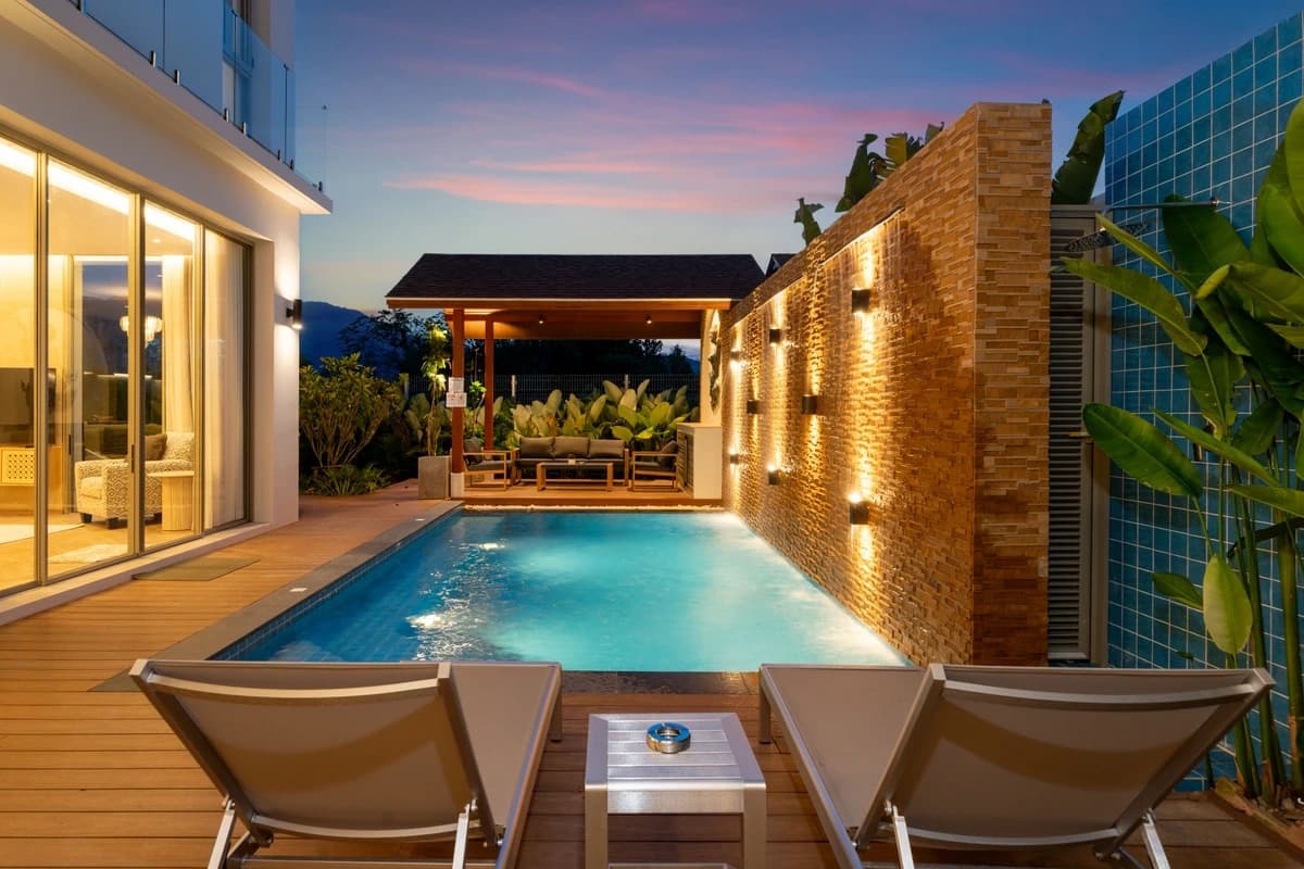Arrival pool & deck view 3